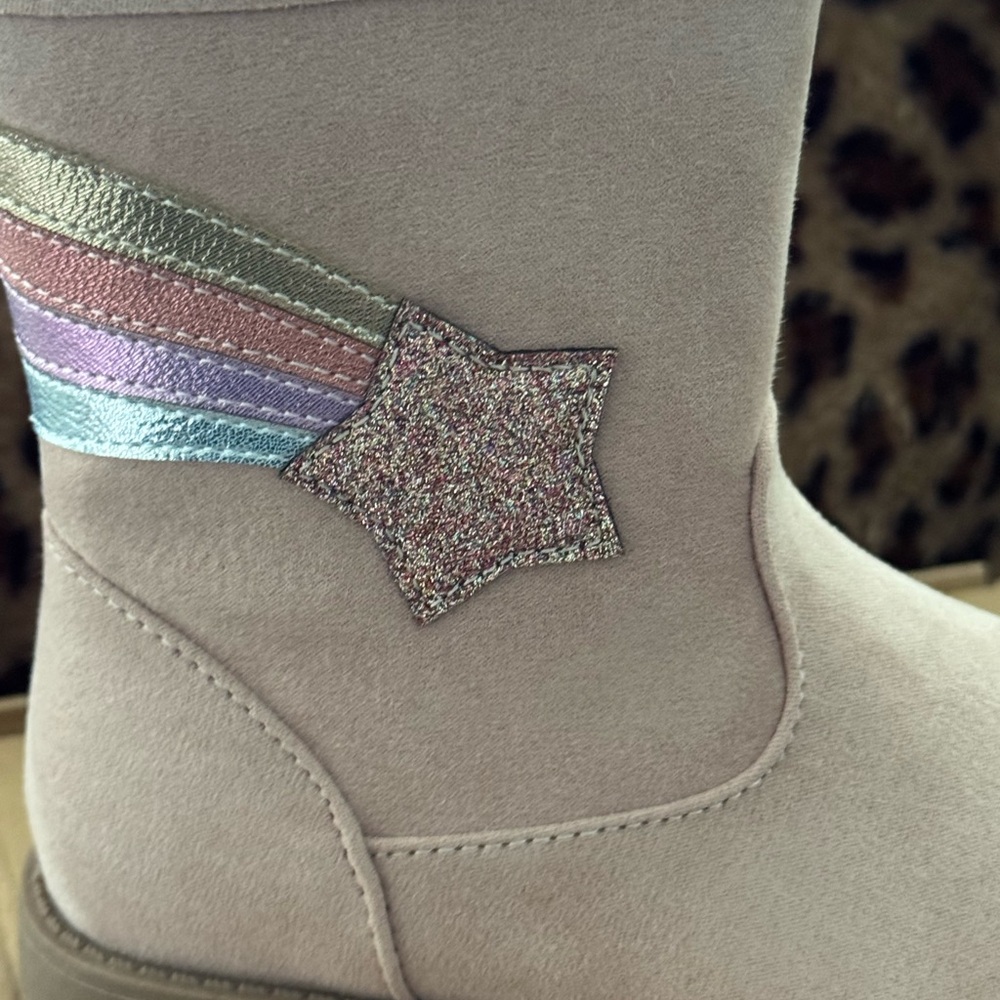 NWT ✨💫✨ Star Embellished Boots with Rainbow Stripes 🌈🌟🌈
